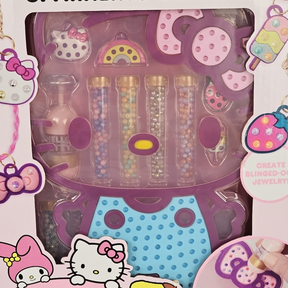 Hello Kitty and Friends Sparkling Charms Smile Sunshine Set - Picture 2 of 10